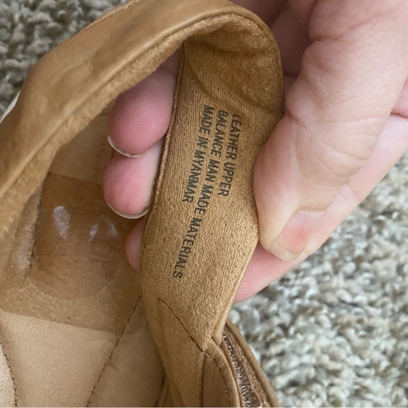 Born Rahway Leather Strappy Tan Caramel Brown Foam Cushioned Sandals Sz 9 - Picture 9 of 9